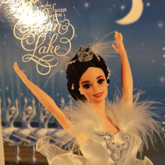 Barbie the Swan Queen in Swam Lake - Picture 7 of 8